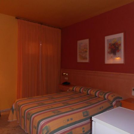 Hostal Carlos III El Ejido Exterior foto
