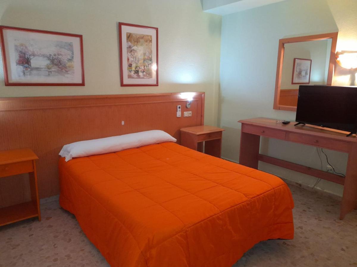 Hostal Carlos III El Ejido Exterior foto